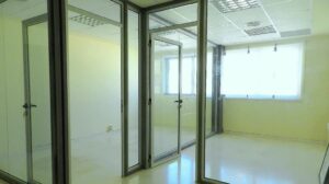 edificio Newtec en Parque Tecnológico acristalado